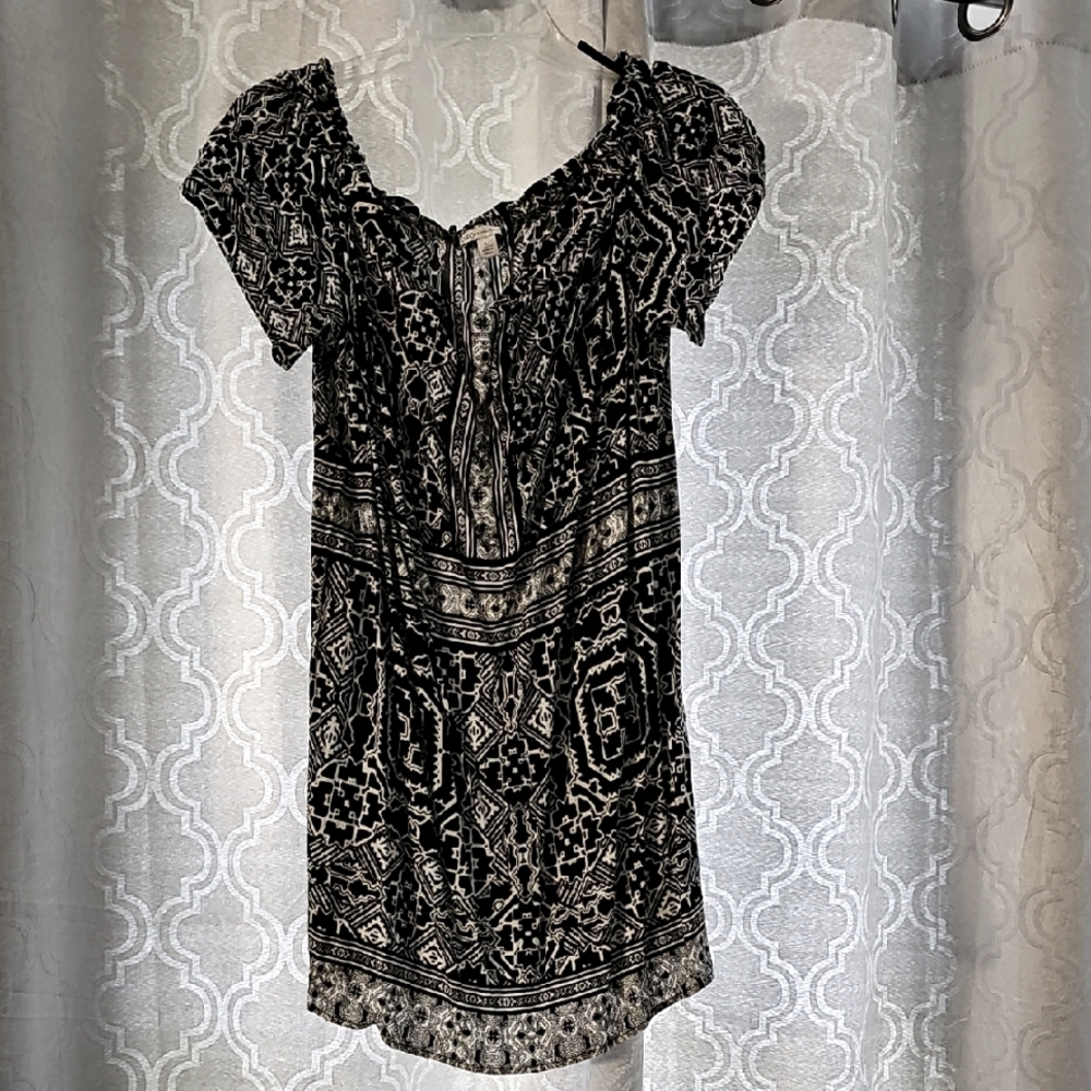 Tunic Top Black and White with Puff Sleeves Large